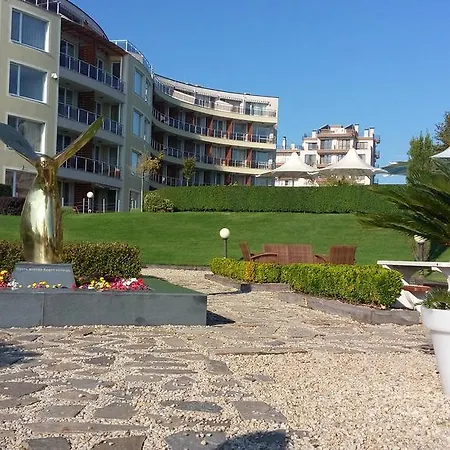 Sunny Island Daire Chernomorets